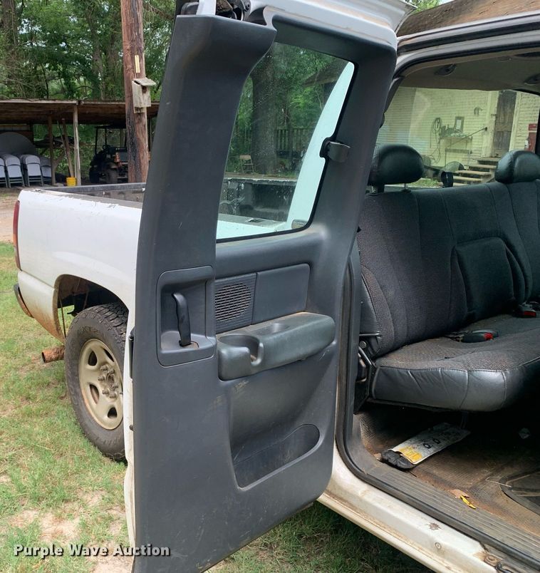 image for item LH9638 2002 Chevrolet Silverado 1500  Ext. Cab pickup truck