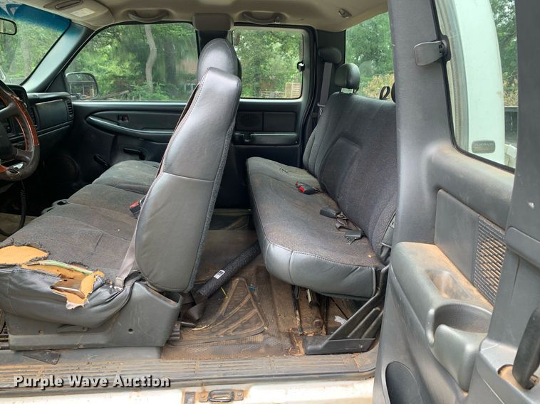 image for item LH9638 2002 Chevrolet Silverado 1500  Ext. Cab pickup truck