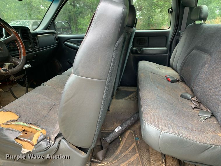 image for item LH9638 2002 Chevrolet Silverado 1500  Ext. Cab pickup truck