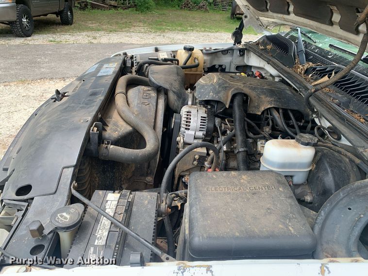 image for item LH9638 2002 Chevrolet Silverado 1500  Ext. Cab pickup truck