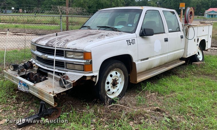 image for item LH9639 2000 Chevrolet C3500  Crew Cab utility bed pickup truck