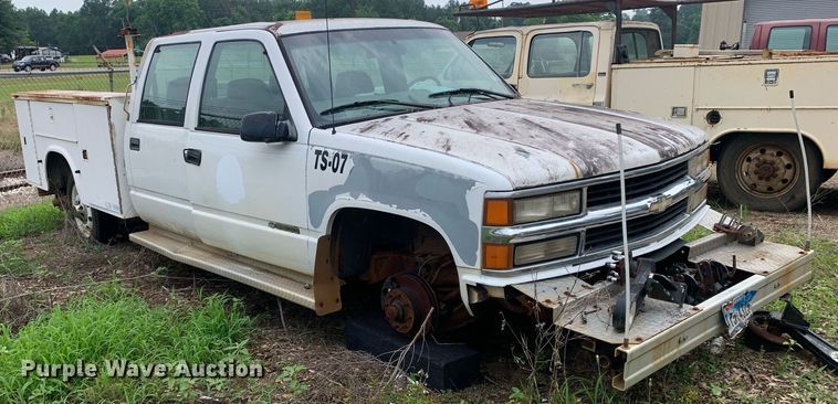 image for item LH9639 2000 Chevrolet C3500  Crew Cab utility bed pickup truck