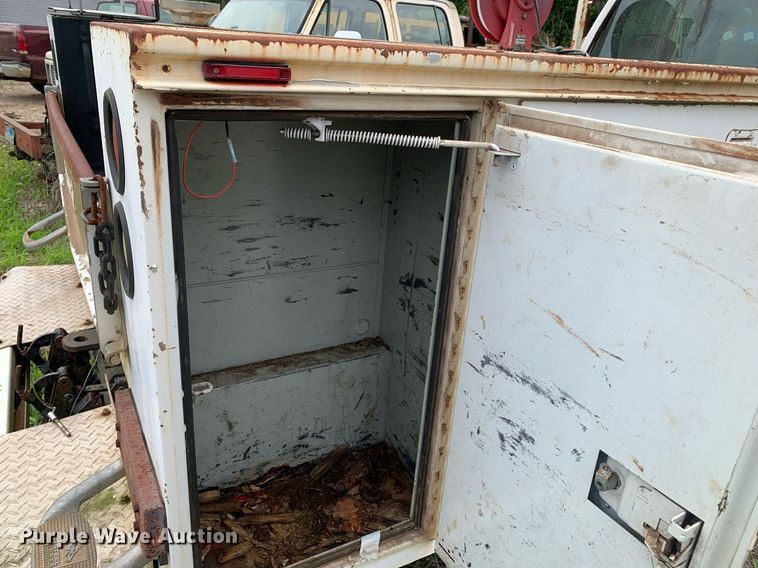 image for item LH9639 2000 Chevrolet C3500  Crew Cab utility bed pickup truck