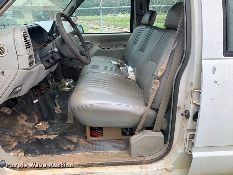 image for item LH9639 2000 Chevrolet C3500  Crew Cab utility bed pickup truck