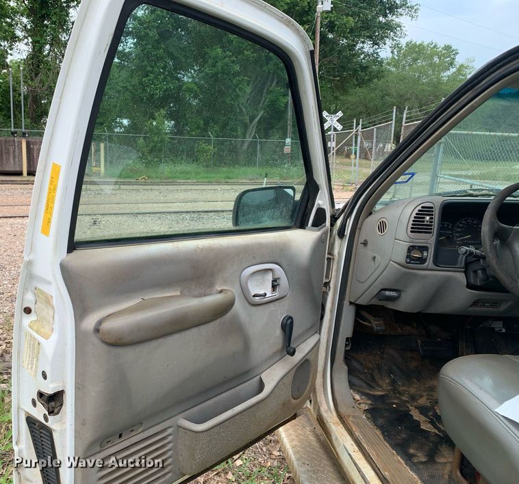 image for item LH9639 2000 Chevrolet C3500  Crew Cab utility bed pickup truck