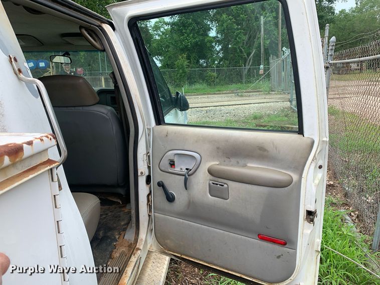 image for item LH9639 2000 Chevrolet C3500  Crew Cab utility bed pickup truck