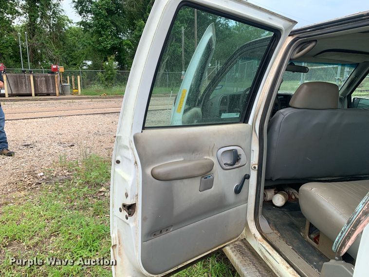 image for item LH9639 2000 Chevrolet C3500  Crew Cab utility bed pickup truck