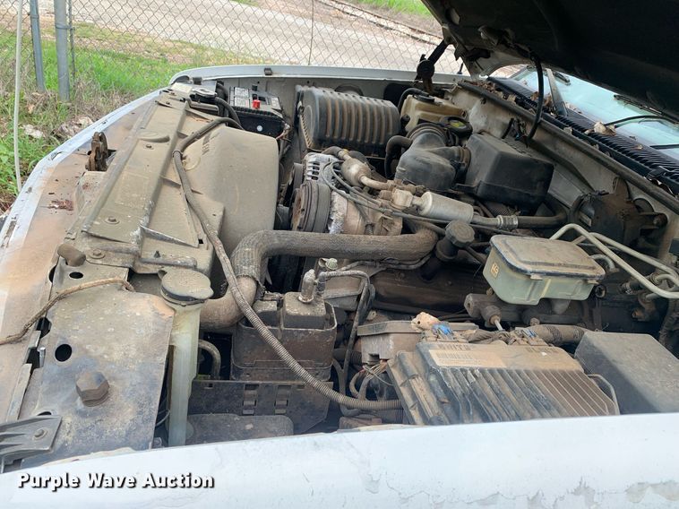 image for item LH9639 2000 Chevrolet C3500  Crew Cab utility bed pickup truck