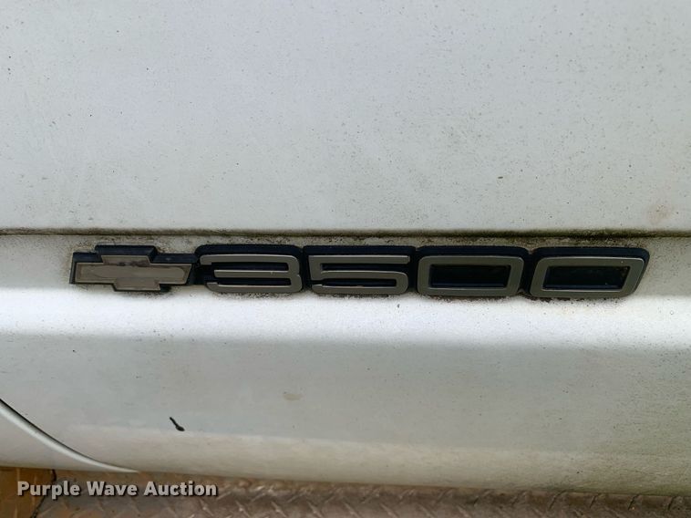 image for item LH9639 2000 Chevrolet C3500  Crew Cab utility bed pickup truck