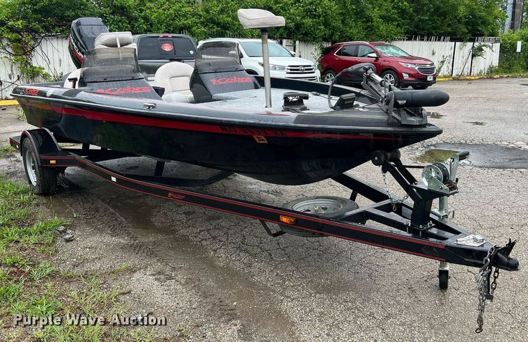 image for item LI9773 1999 Viper Cobra  boat