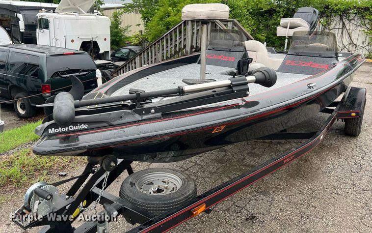 image for item LI9773 1999 Viper Cobra  boat