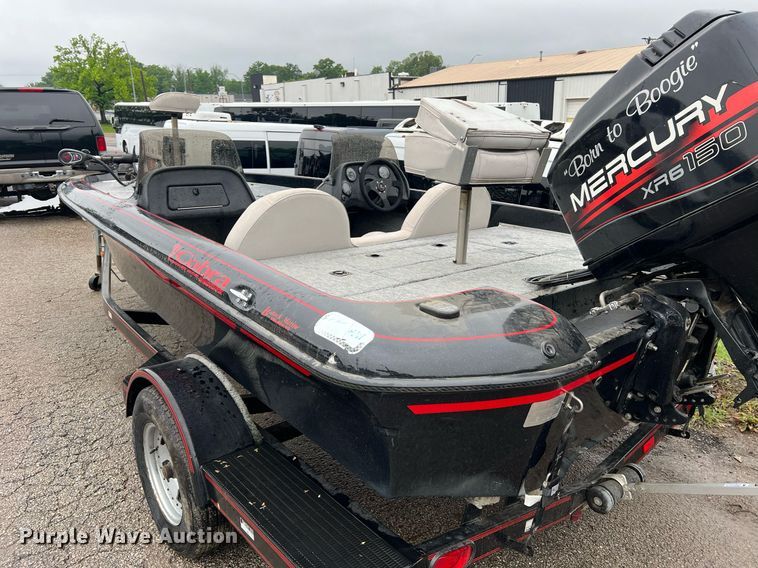 image for item LI9773 1999 Viper Cobra  boat