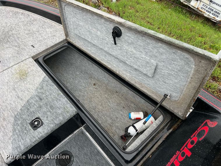 image for item LI9773 1999 Viper Cobra  boat