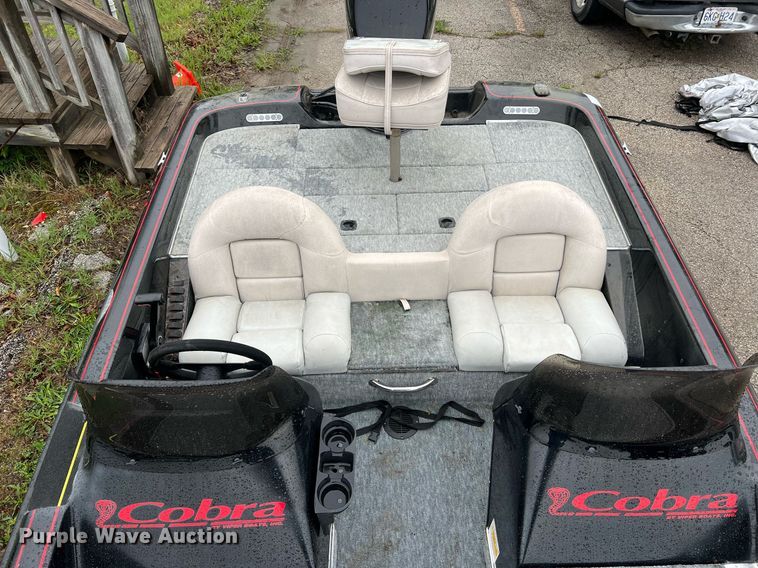 image for item LI9773 1999 Viper Cobra  boat