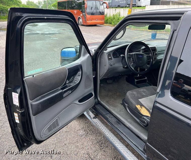 image for item LI9774 2004 Ford Ranger XLT  SuperCab pickup truck
