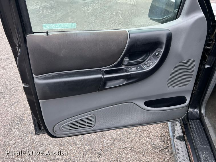 image for item LI9774 2004 Ford Ranger XLT  SuperCab pickup truck