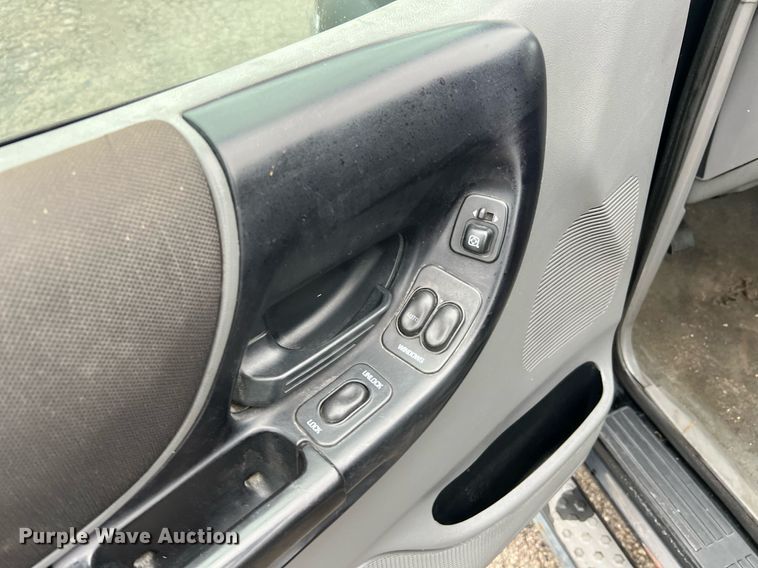 image for item LI9774 2004 Ford Ranger XLT  SuperCab pickup truck