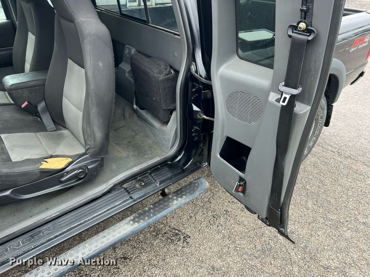 image for item LI9774 2004 Ford Ranger XLT  SuperCab pickup truck