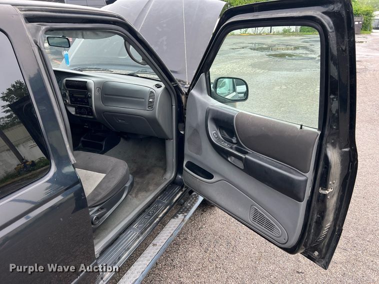 image for item LI9774 2004 Ford Ranger XLT  SuperCab pickup truck