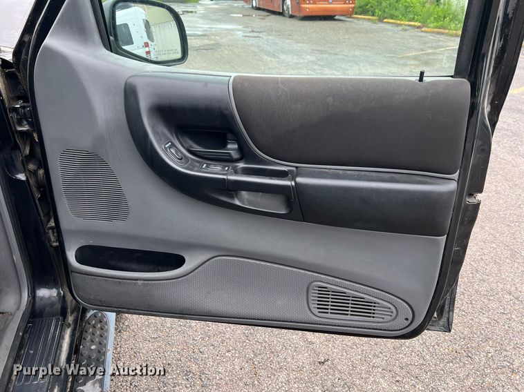 image for item LI9774 2004 Ford Ranger XLT  SuperCab pickup truck