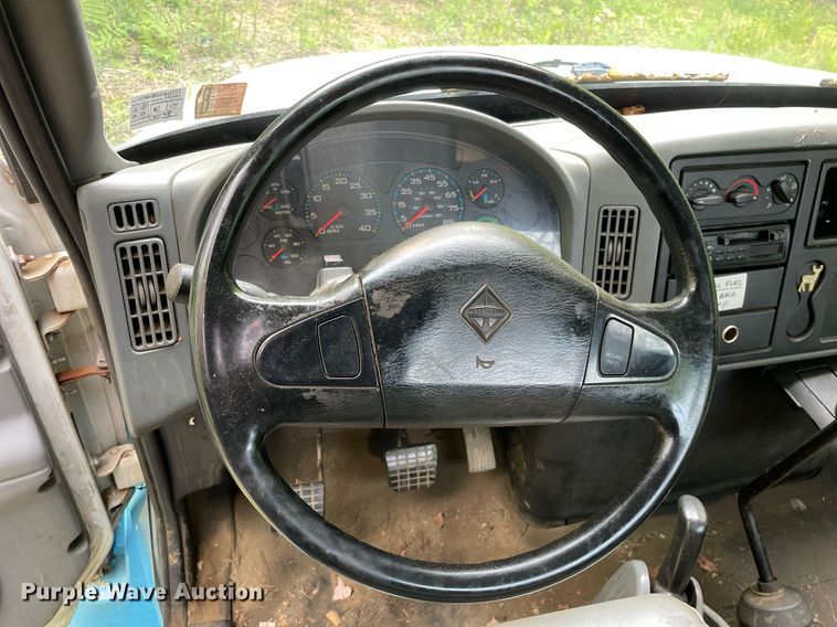 image for item LJ9712 2004 International 4300  flatbed truck