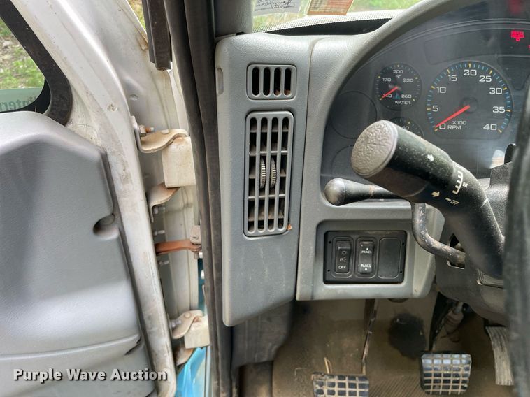 image for item LJ9712 2004 International 4300  flatbed truck