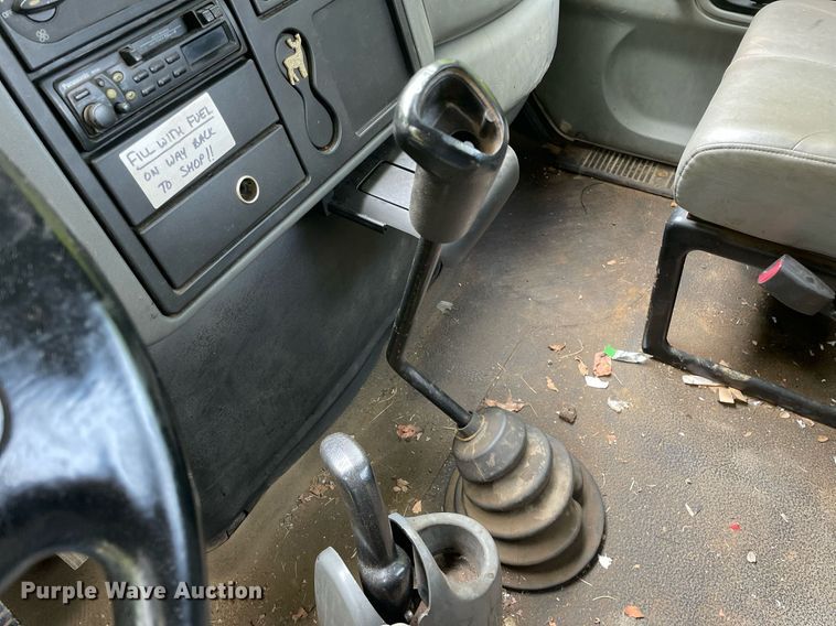 image for item LJ9712 2004 International 4300  flatbed truck