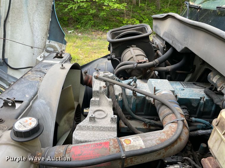 image for item LJ9712 2004 International 4300  flatbed truck