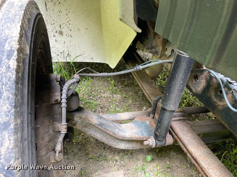 image for item LJ9712 2004 International 4300  flatbed truck