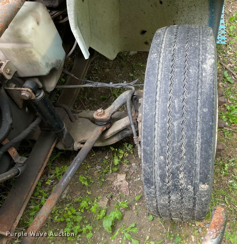 image for item LJ9712 2004 International 4300  flatbed truck