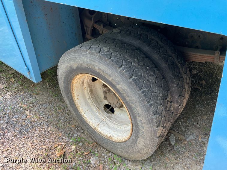 image for item LJ9712 2004 International 4300  flatbed truck