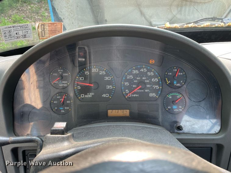 image for item LJ9712 2004 International 4300  flatbed truck