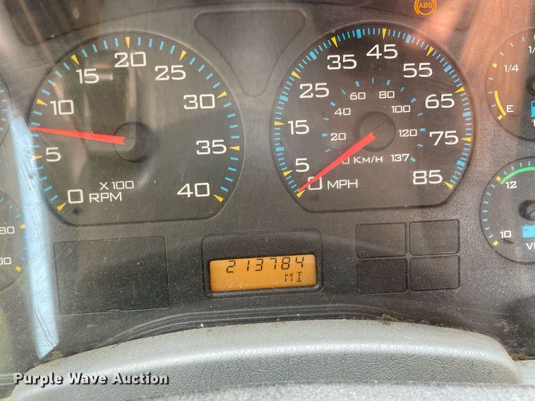 image for item LJ9712 2004 International 4300  flatbed truck