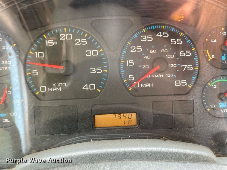 image for item LJ9712 2004 International 4300  flatbed truck