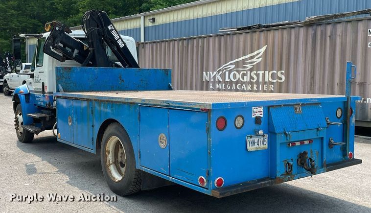 image for item LJ9713 2004 International 4300  flatbed truck