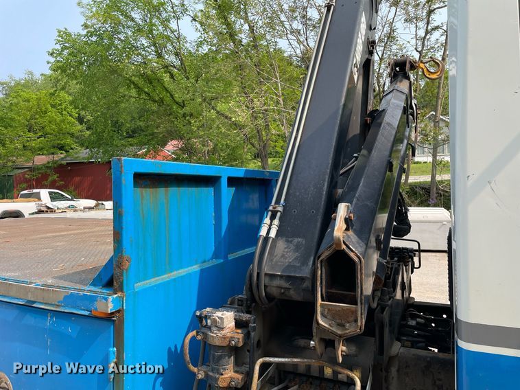 image for item LJ9713 2004 International 4300  flatbed truck