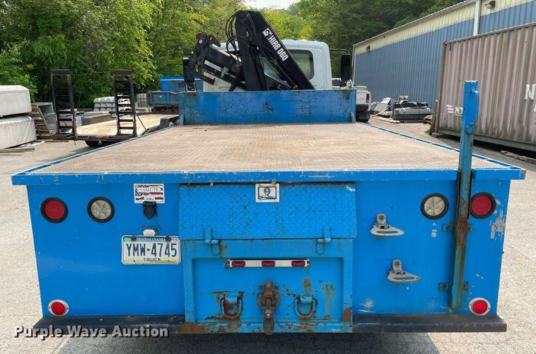 image for item LJ9713 2004 International 4300  flatbed truck