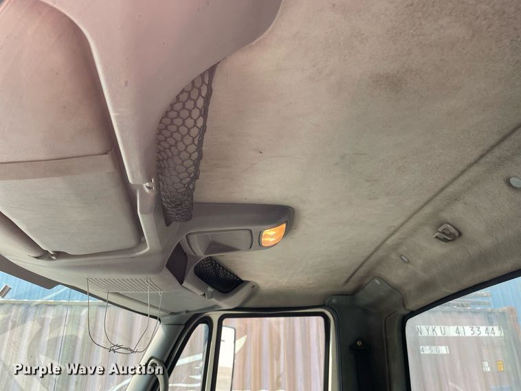 image for item LJ9713 2004 International 4300  flatbed truck