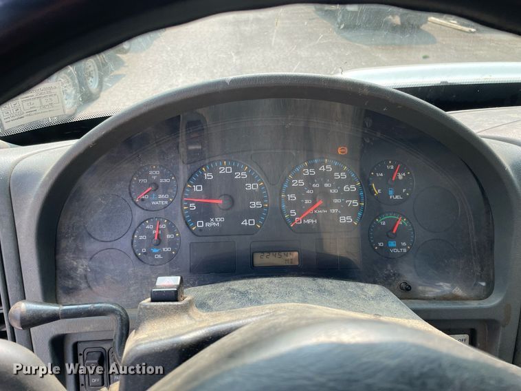 image for item LJ9713 2004 International 4300  flatbed truck