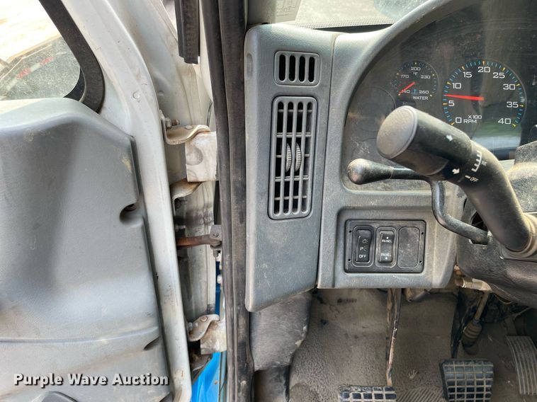 image for item LJ9713 2004 International 4300  flatbed truck