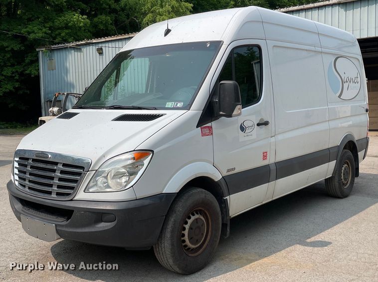 image for item LJ9714 2008 Freightliner Sprinter 2500  van
