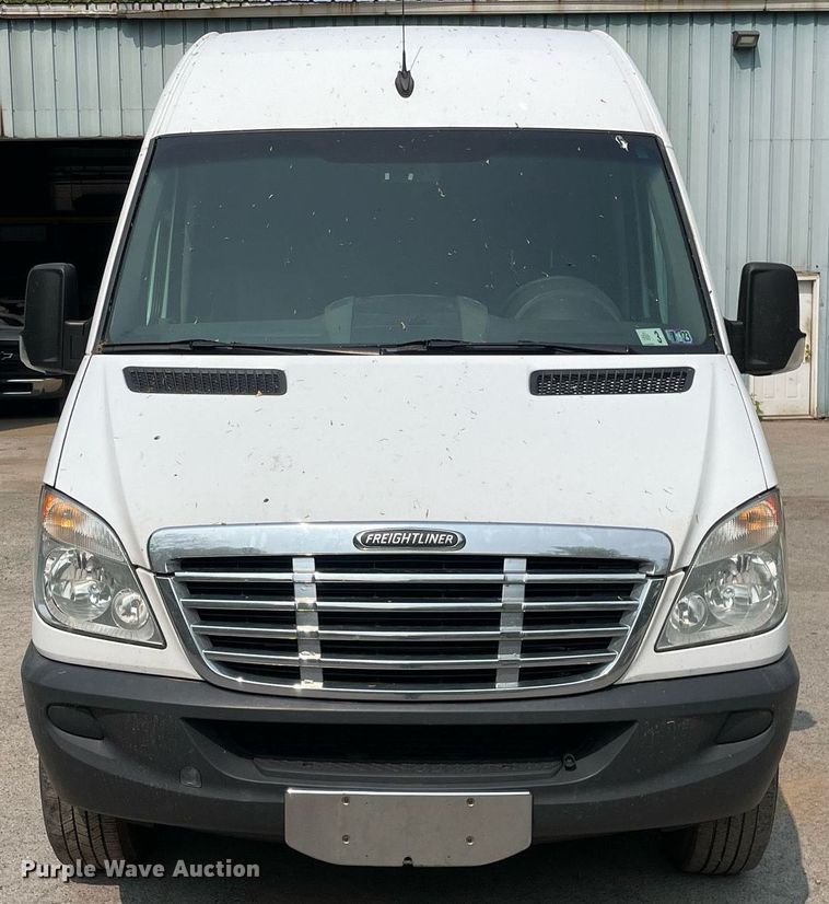 image for item LJ9714 2008 Freightliner Sprinter 2500  van