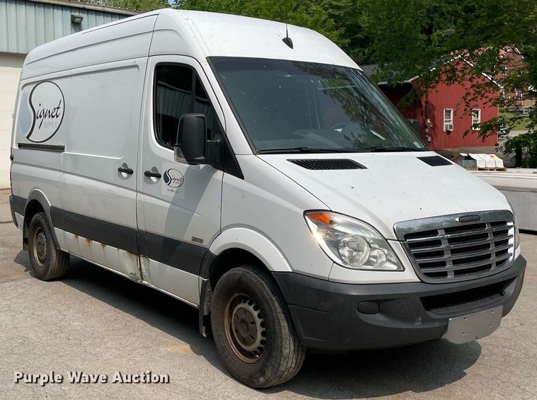 image for item LJ9714 2008 Freightliner Sprinter 2500  van