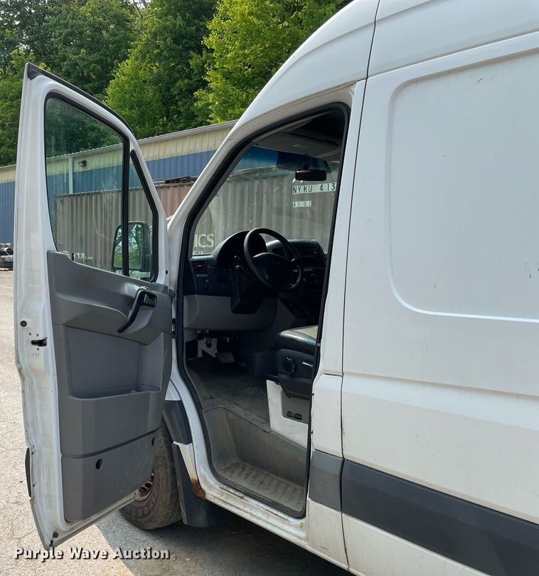 image for item LJ9714 2008 Freightliner Sprinter 2500  van