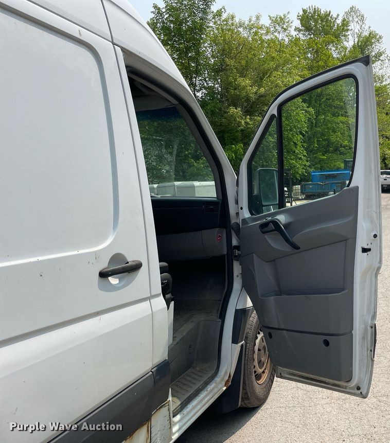 image for item LJ9714 2008 Freightliner Sprinter 2500  van