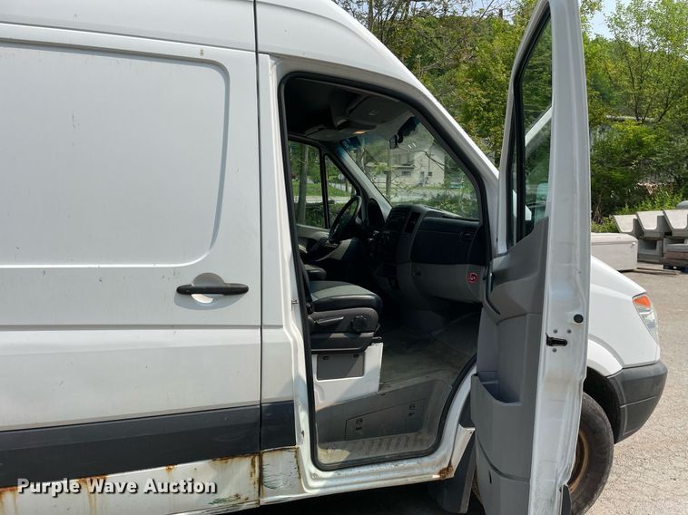 image for item LJ9714 2008 Freightliner Sprinter 2500  van