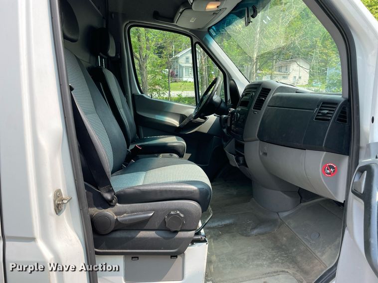 image for item LJ9714 2008 Freightliner Sprinter 2500  van