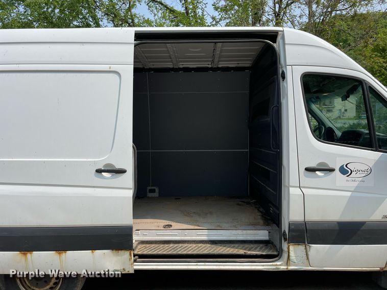 image for item LJ9714 2008 Freightliner Sprinter 2500  van
