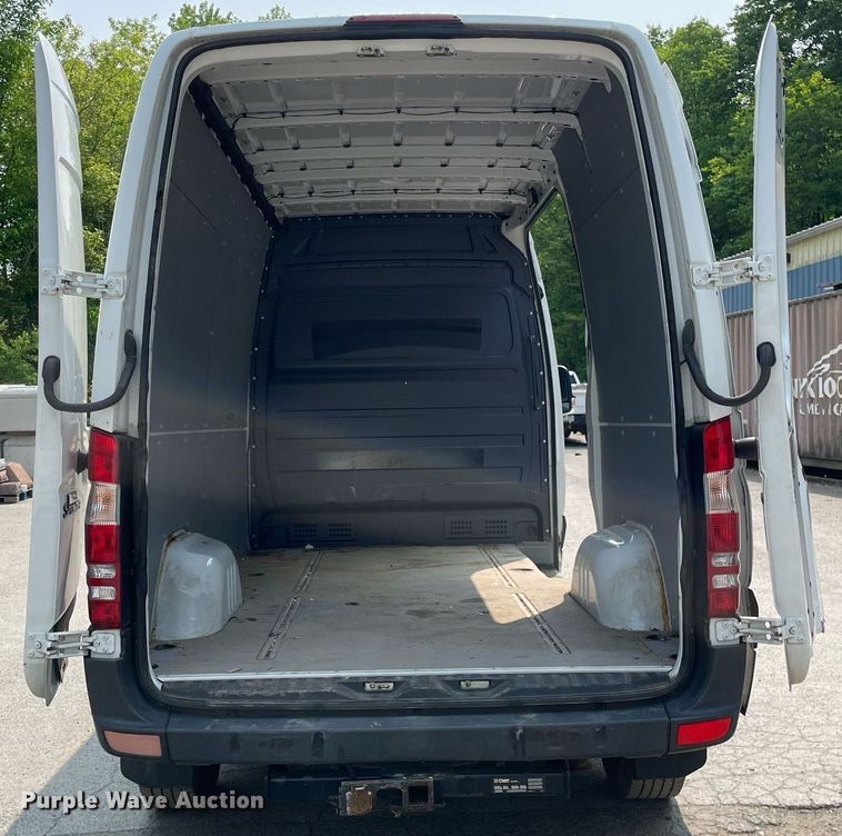 image for item LJ9714 2008 Freightliner Sprinter 2500  van