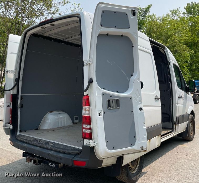 image for item LJ9714 2008 Freightliner Sprinter 2500  van